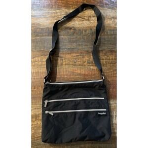 Baggallini Black Nylon Crossbody Travel Bag Multi Pocket Lightweight Organizer